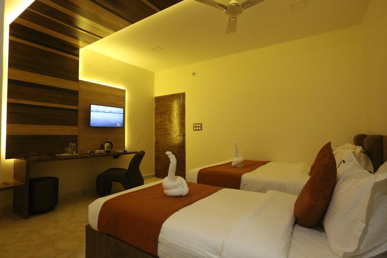 Hotel Sai Krish Grand Chettippattu Екстериор снимка