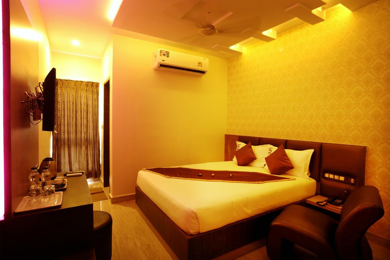 Hotel Sai Krish Grand Chettippattu Екстериор снимка