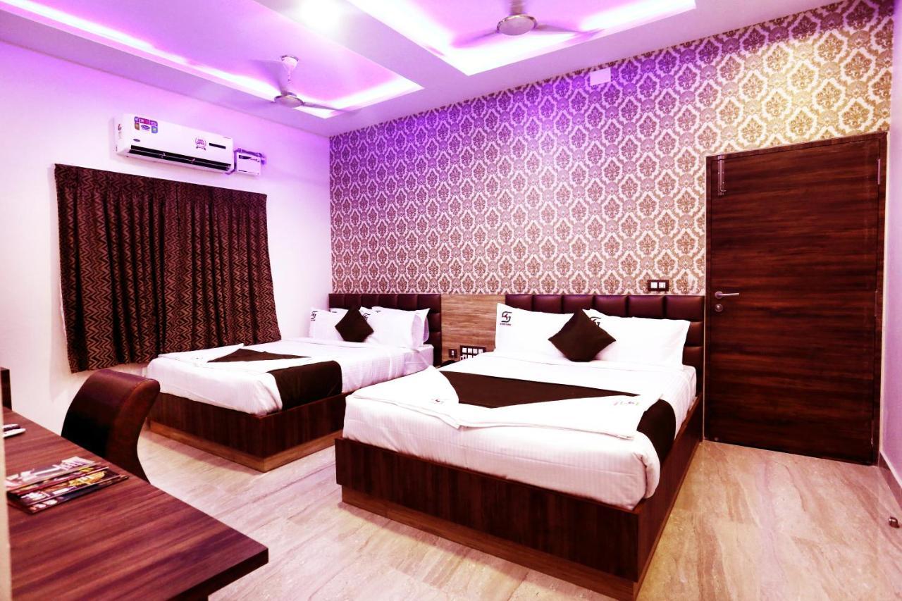 Hotel Sai Krish Grand Chettippattu Екстериор снимка
