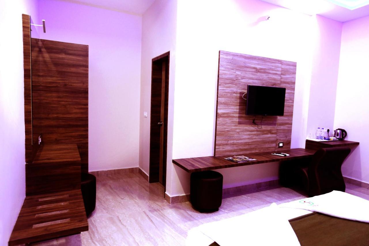 Hotel Sai Krish Grand Chettippattu Екстериор снимка