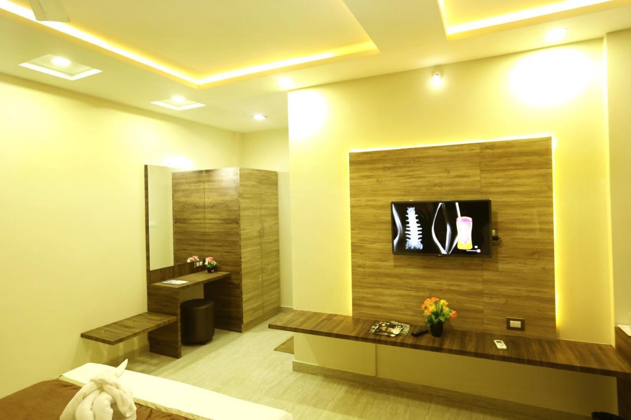 Hotel Sai Krish Grand Chettippattu Екстериор снимка
