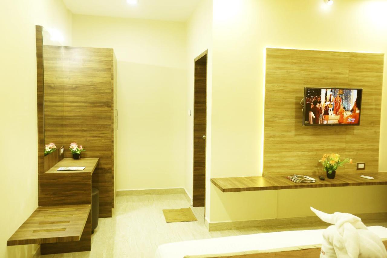 Hotel Sai Krish Grand Chettippattu Екстериор снимка